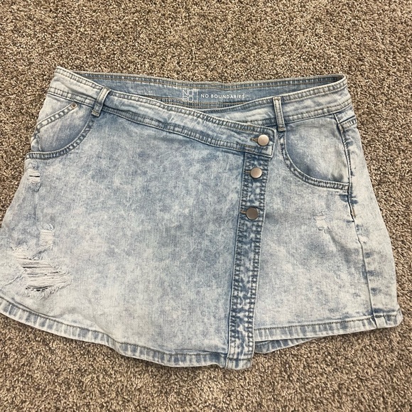 No Boundaries Dresses & Skirts - Asymmetrical skort size 15